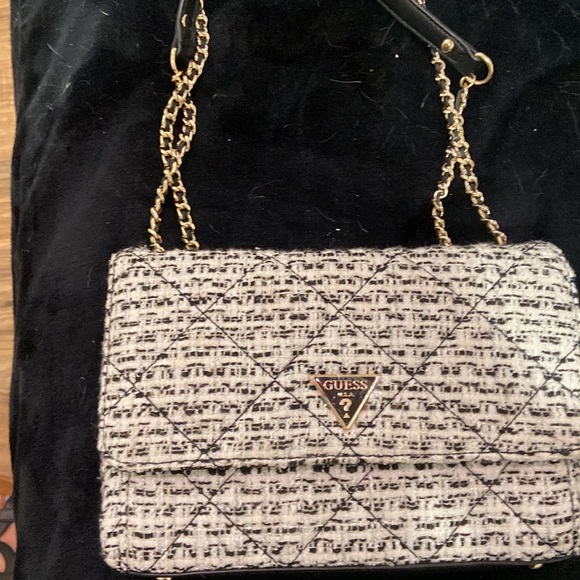 Black and white - Picture 2 of 4